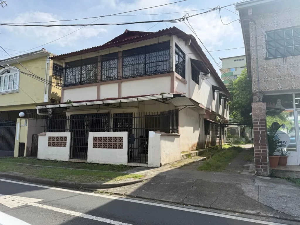 Casa en Venta en Barrio Sur Colón Panamá | $250,000 | MLS# 25834